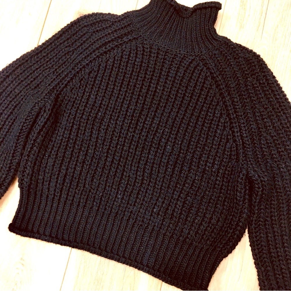 Cozy Black Ribbed knit chunky Turtleneck Sweater trending winter small
